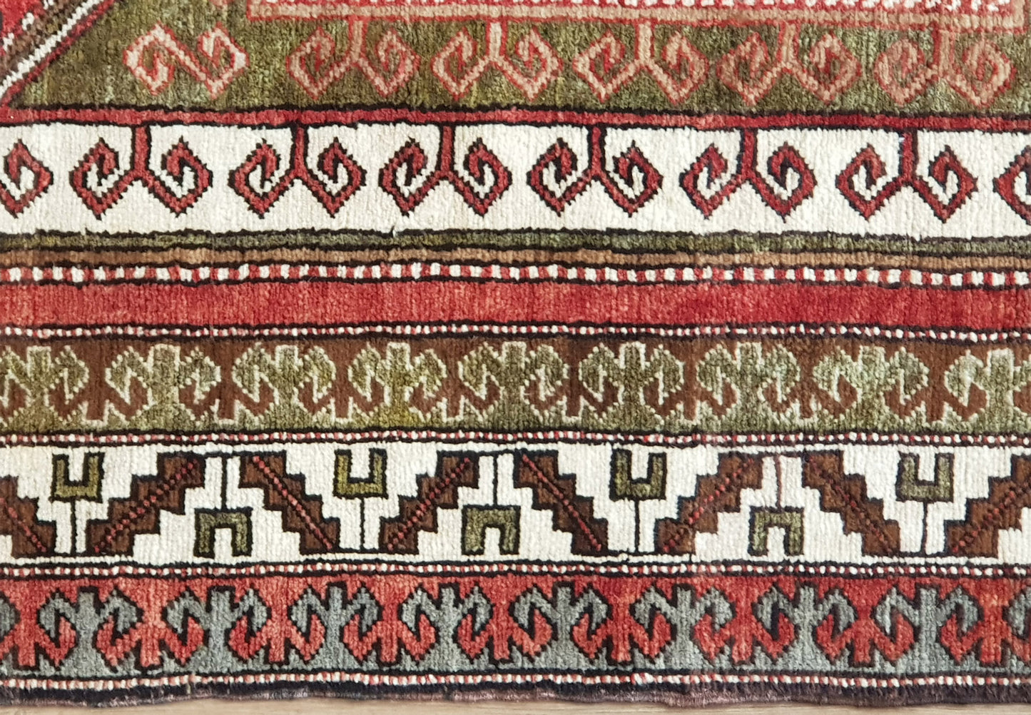 Semi-Antique Turkish Taspinar Rug