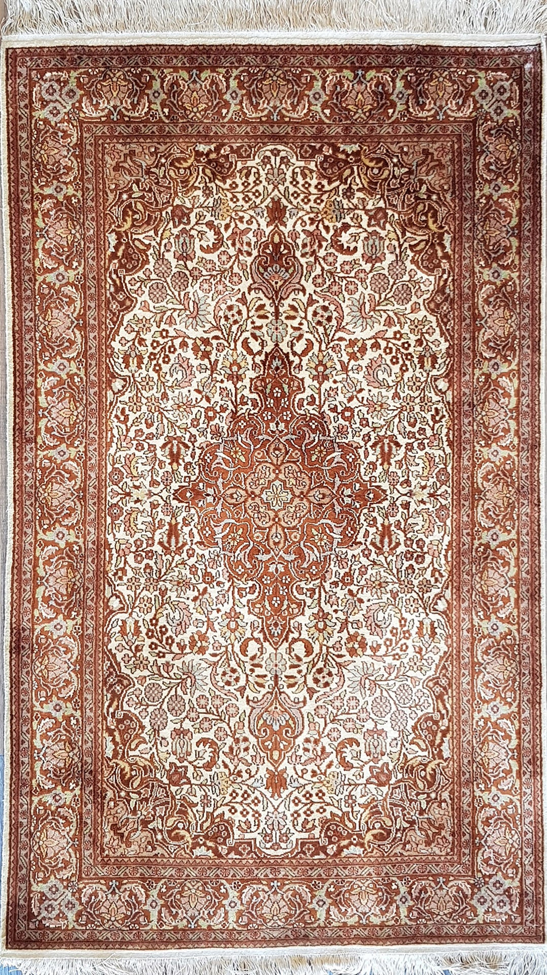 Hand-Knotted Indian Kashmir Silk Rug - Ref: 2604 - 154 x 93cm – Little ...