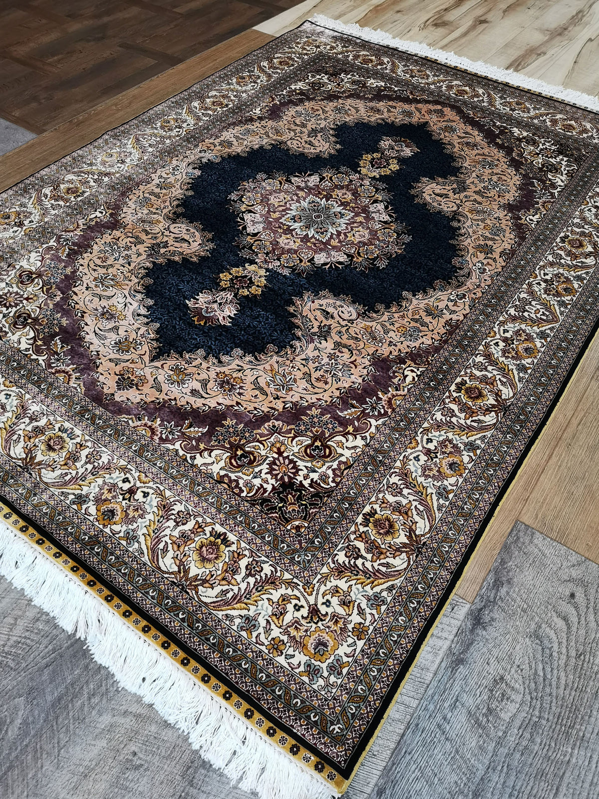 Hand-Knotted Chinese Qom Silk Rug - Ref: 2674 - 202 x 142cm – Little-Persia
